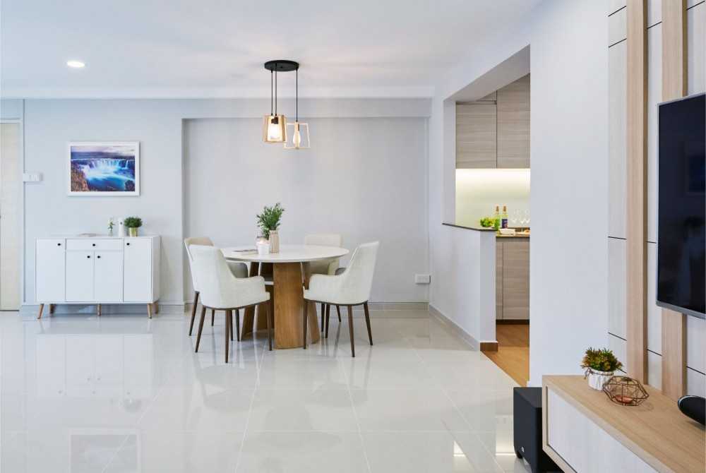 Contemporary Dining Room with Dining Table and Dining Chairs