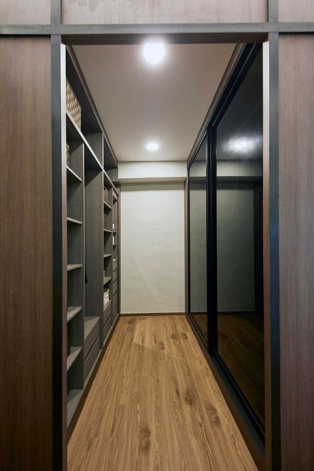 Contemporary Walk-in Wardrobe with Wardrobe and Sliding Wardrobe