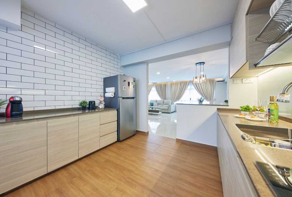 Contemporary Kitchen with Kitchen Island and Cupboard