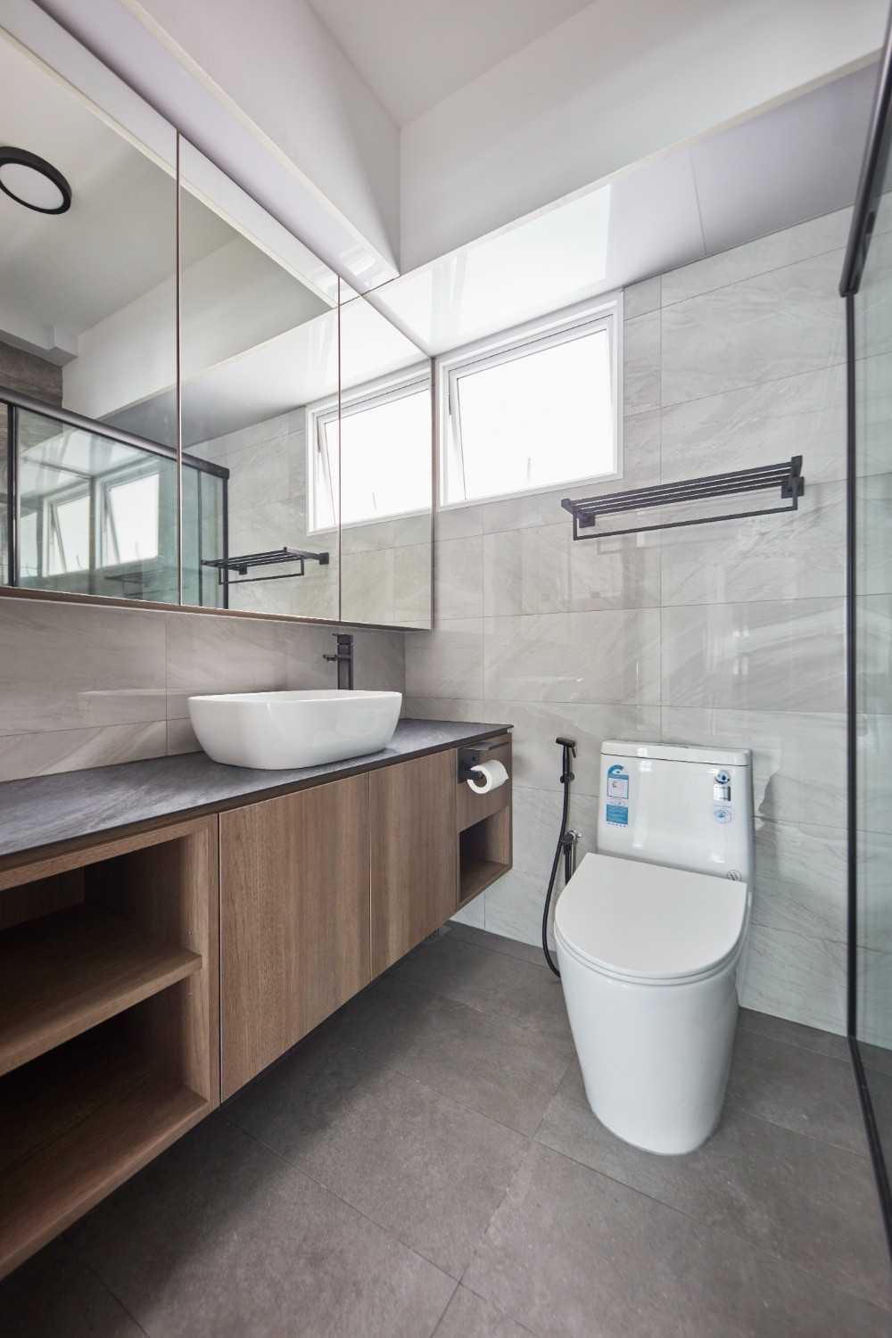 Scandinavian Bathroom with Countertop and Mirror