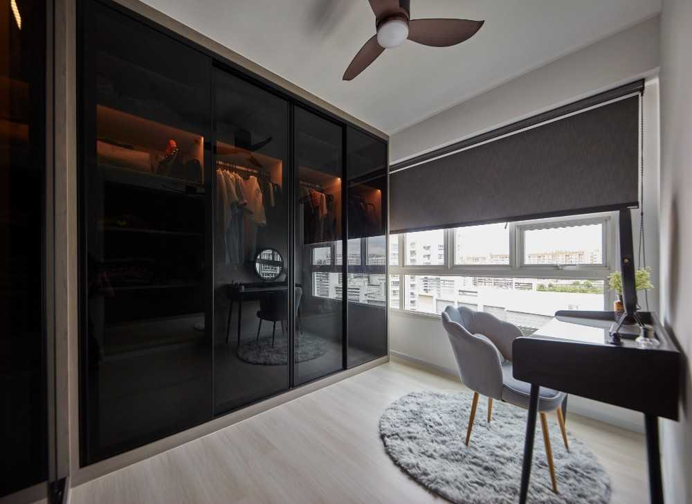 Scandinavian Home Office with Wardrobe and Sliding Wardrobe