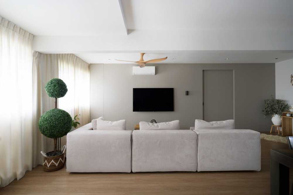 Modern Living Room with Vinyl Flooring and Sofa