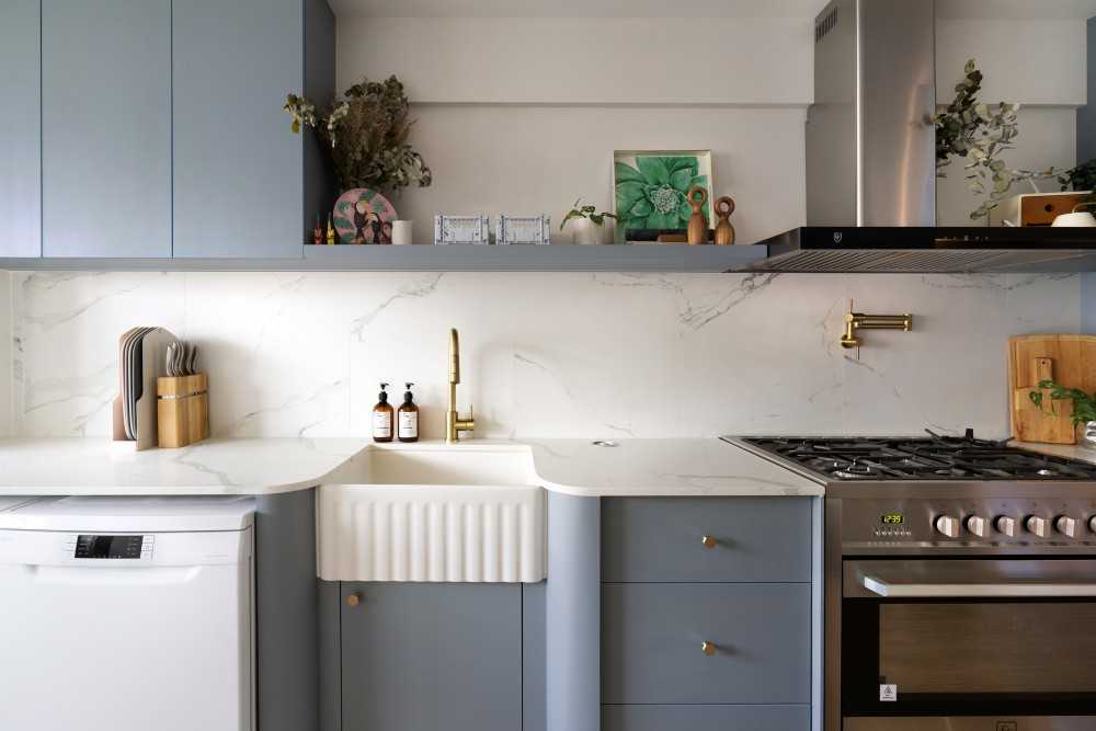 Modern Kitchen with Countertop and Open Kitchen