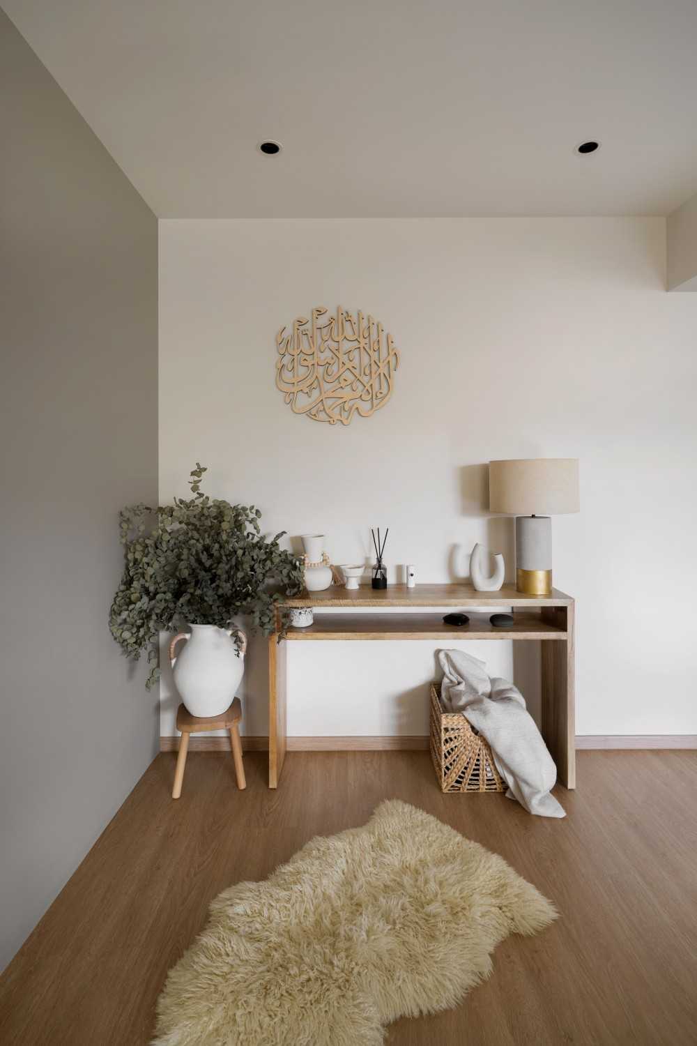 Modern Living Room with Vinyl Flooring and Flooring