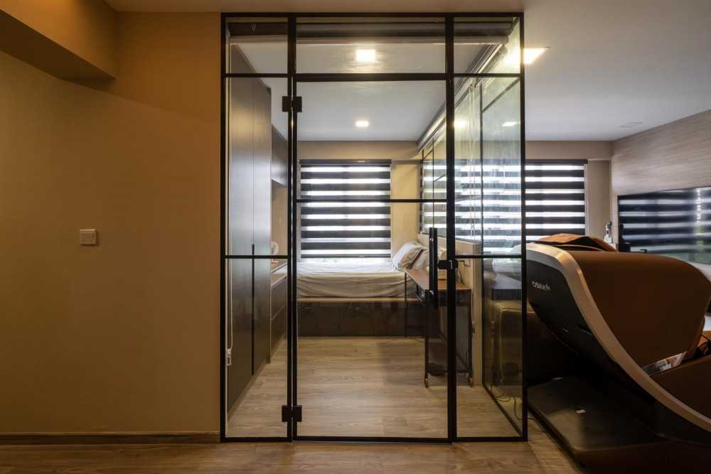 Contemporary Bedroom with Vinyl Flooring and Homogeneous Tiles