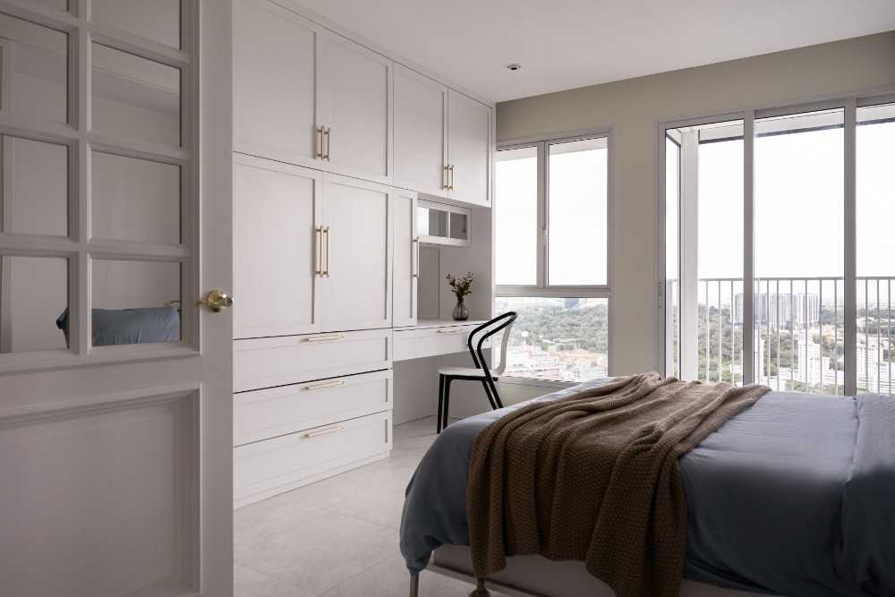 Modern Bedroom with Wardrobe and Closet