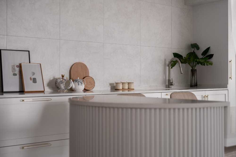 Modern Kitchen with Kitchen Island and Open Kitchen