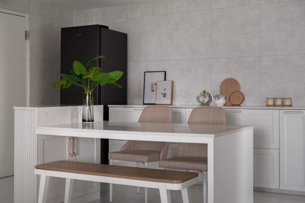 Modern Dining Room with Dining Table and Dining Chairs