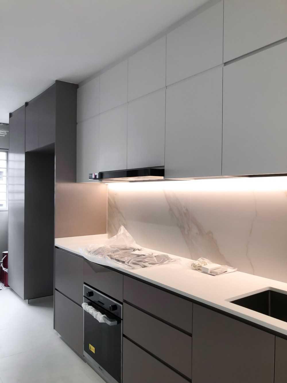 Scandinavian Kitchen with Kitchen Island and Kitchen Backsplash