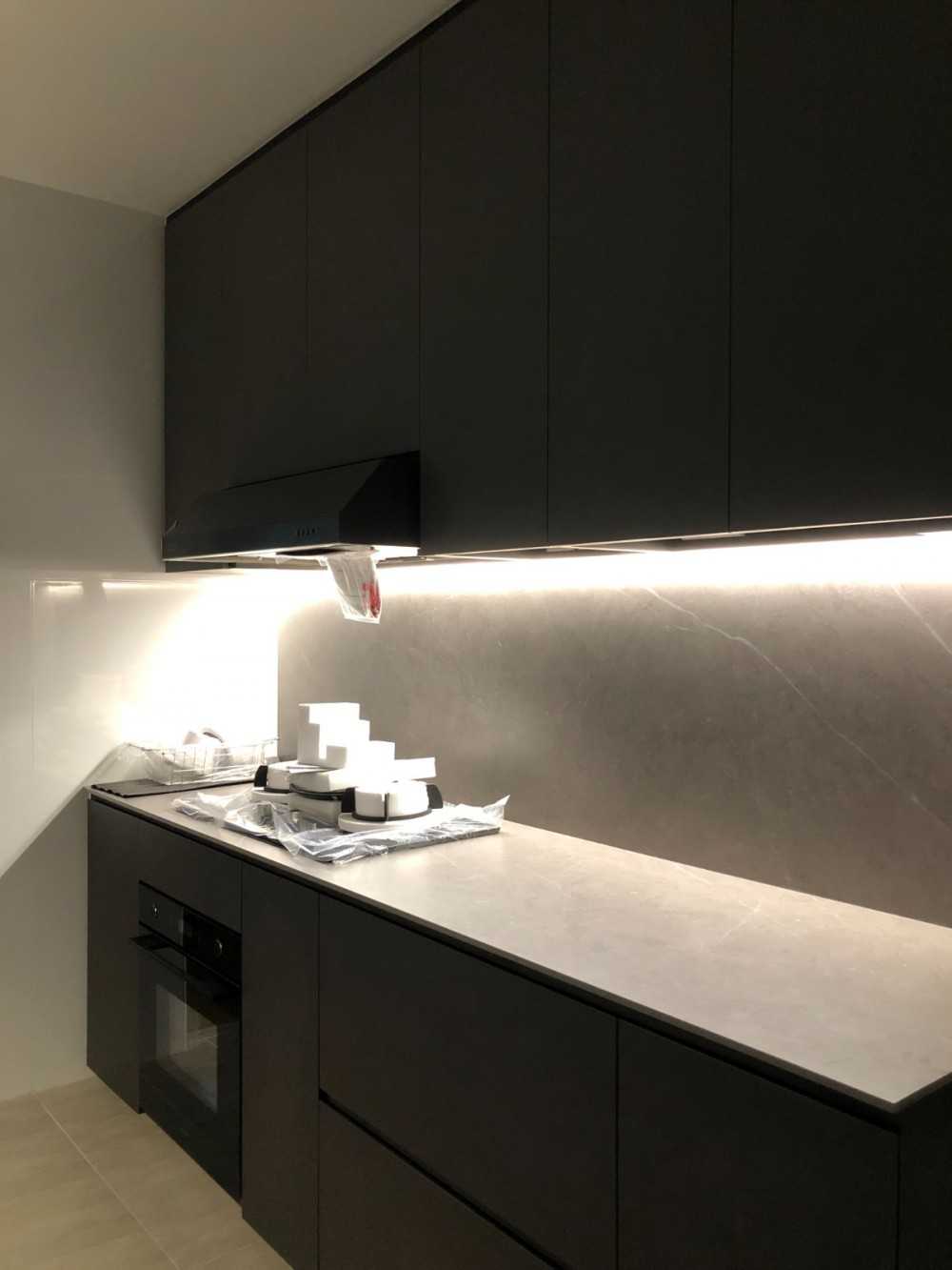 Modern Kitchen with Kitchen Window and Kitchen Accessories