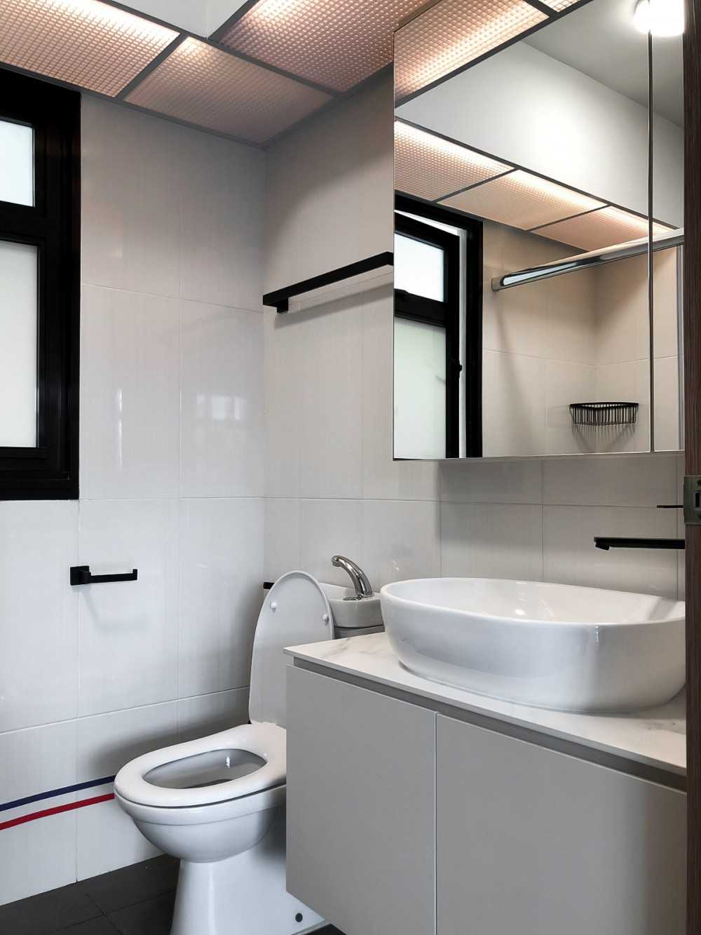 Scandinavian Bathroom with Mirror and Bathroom Storage