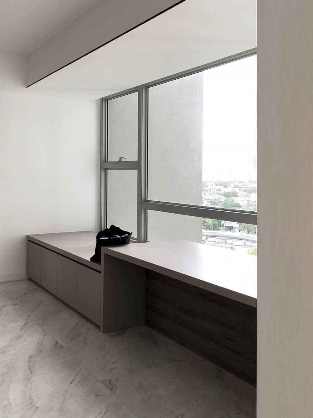 Modern Study with Window Grille and Desk