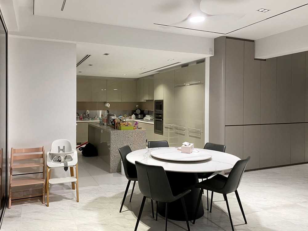 Modern Dining Room with Kitchen Accessories and Paintings