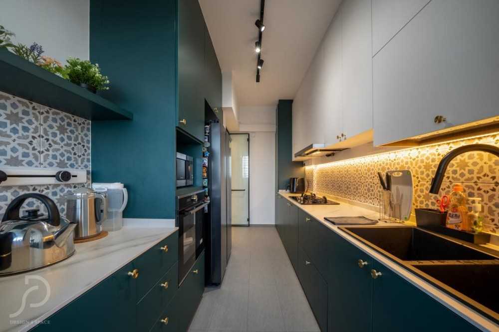 Contemporary Kitchen with Homogeneous Tiles and Marble Floor