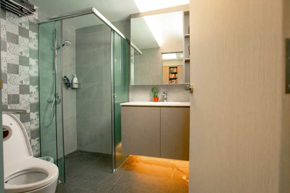 Modern Bathroom with Countertop and Herringbone Tiling