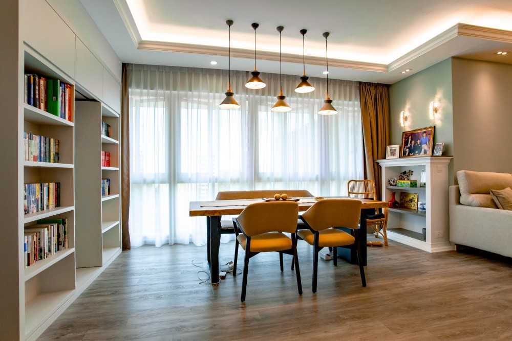 Modern Dining Room with Bookshelf and Cove Lighting