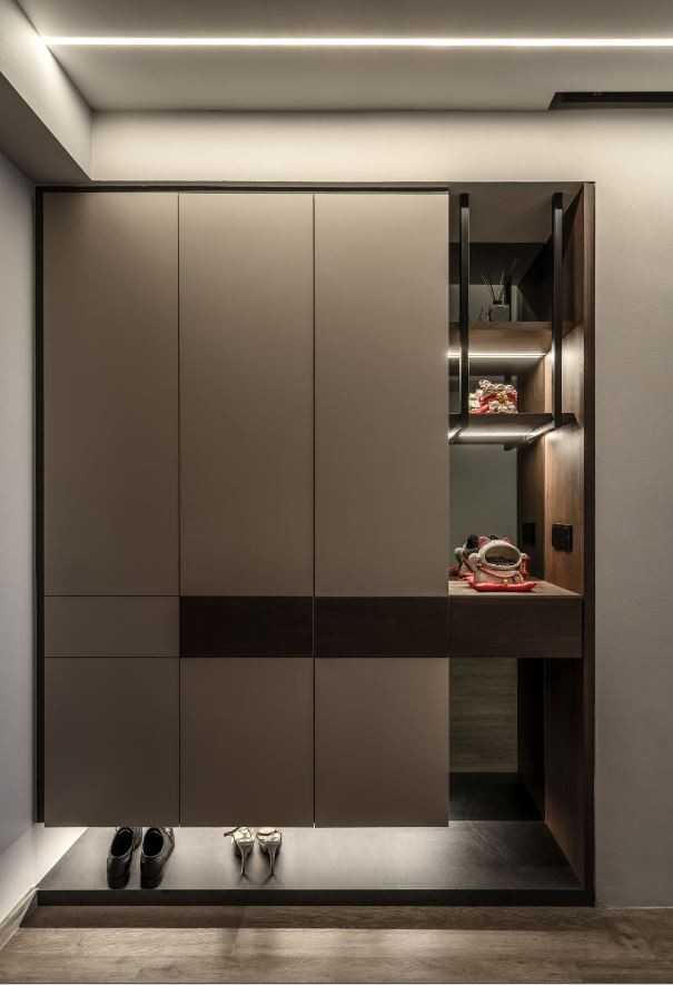 Contemporary Entryway with Shoe Rack and Small Storage