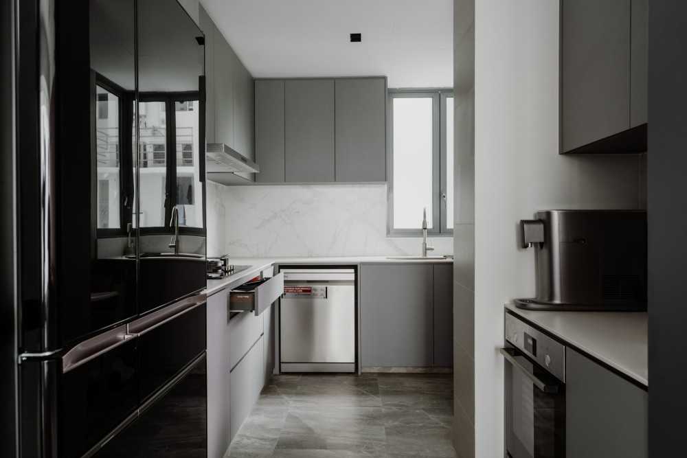 Modern Kitchen at 81 West Coast Drive by MET Interior - Hometrust