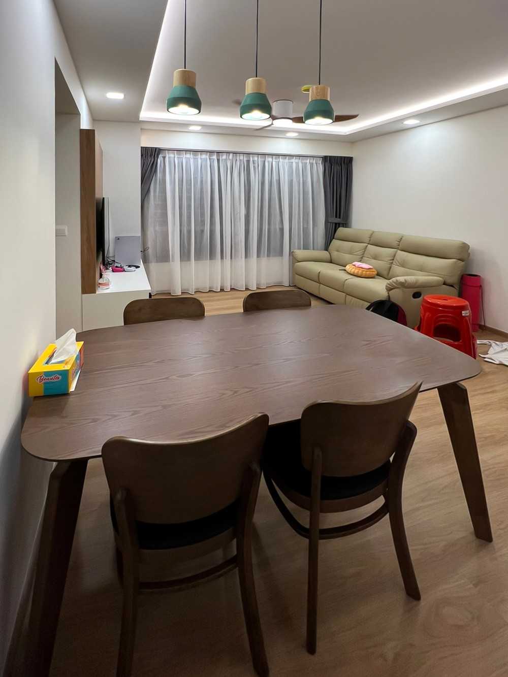 Scandinavian Dining Room with Dining Table and Dining Chairs