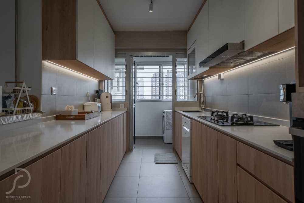Scandinavian Kitchen with Vinyl Flooring and Homogeneous Tiles