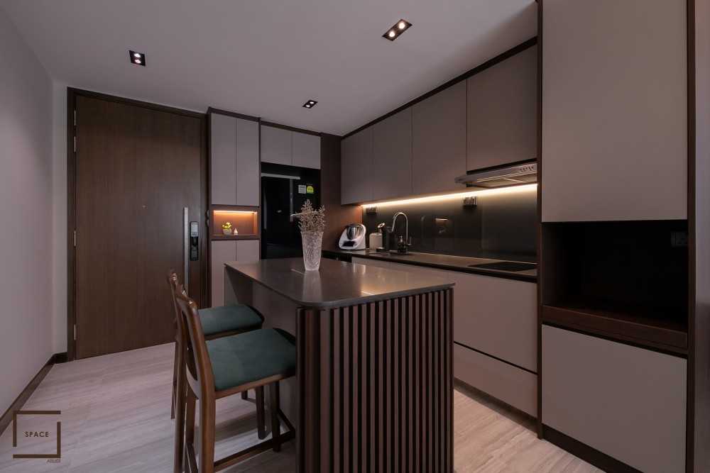 Contemporary Kitchen with Kitchen Island and Cupboard