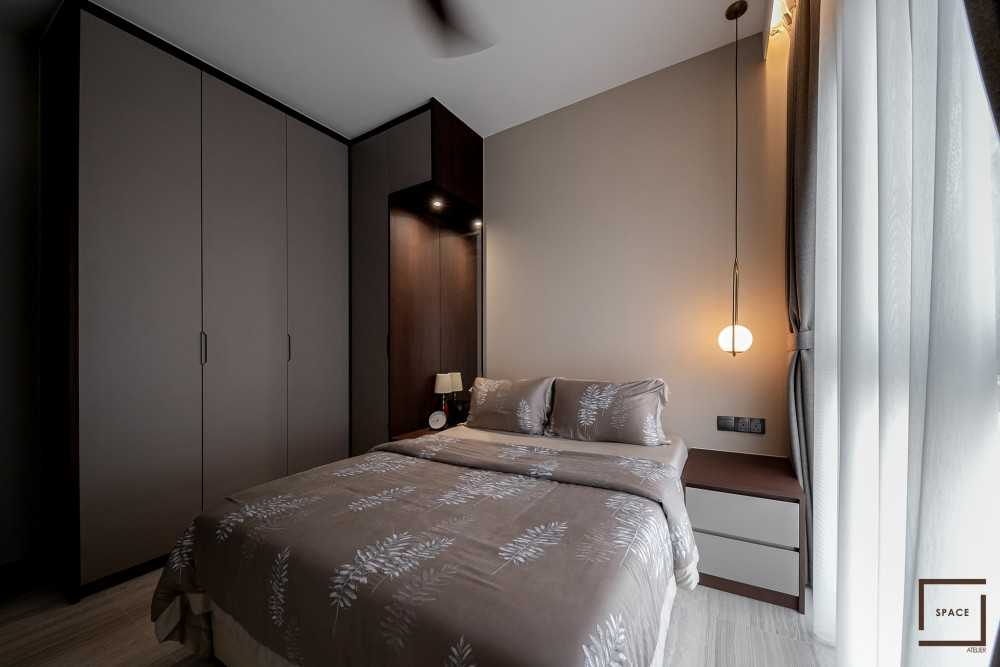 Contemporary Bedroom with Vinyl Flooring and Wardrobe