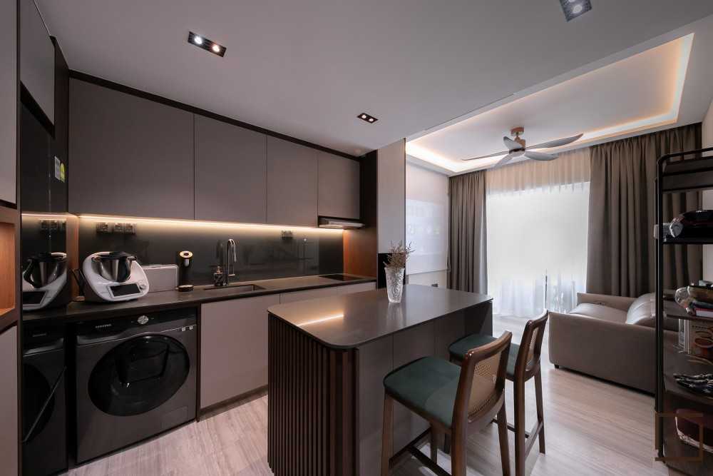 Contemporary Kitchen with Countertop and Cupboard