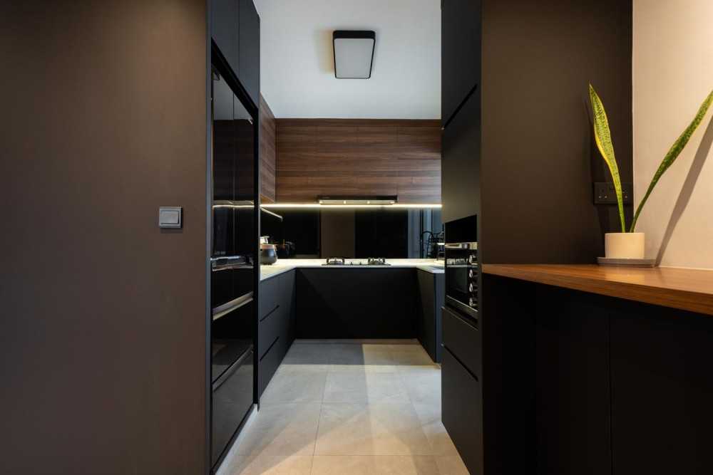 Modern Kitchen with Vinyl Flooring and Homogeneous Tiles
