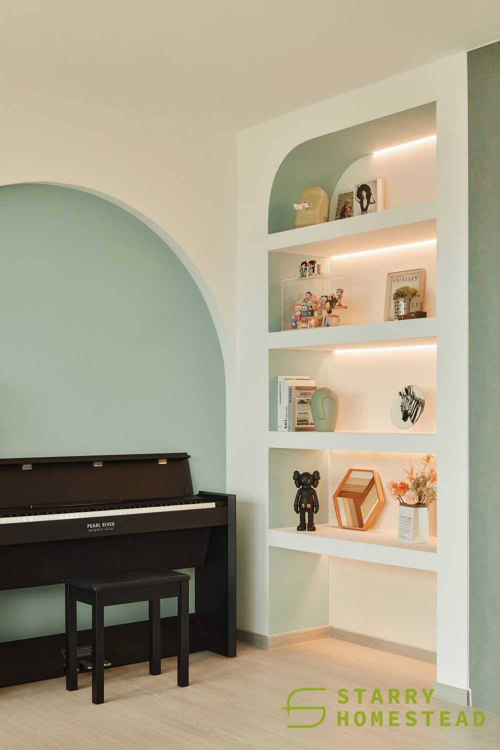 Scandinavian Living Room with Bookshelf and Wood Flooring