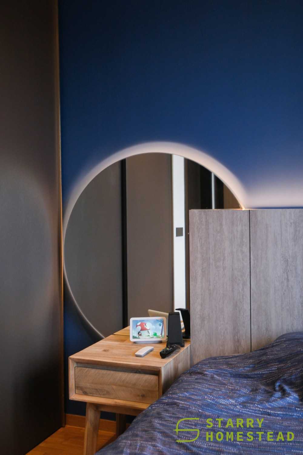 Modern Bedroom with Mirror and Lighting