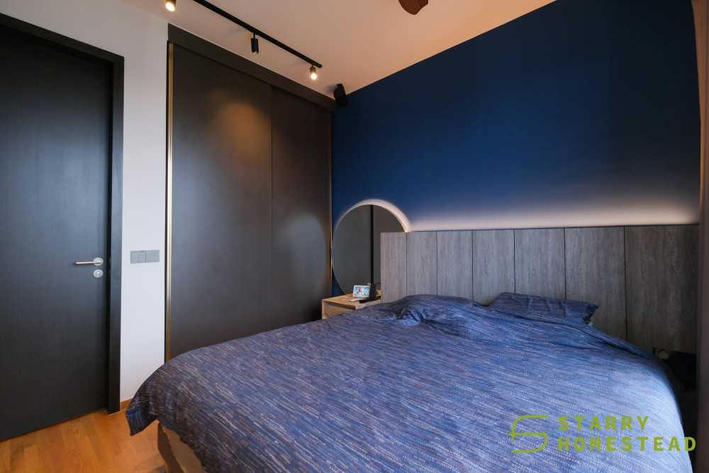 Modern Bedroom with Mirror and Lighting
