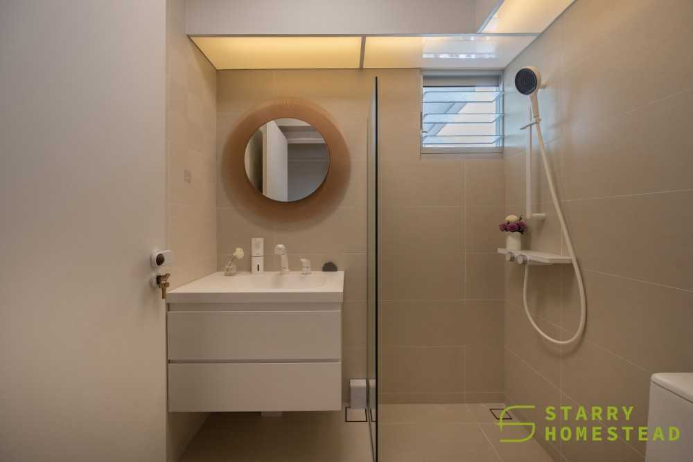 Minimalist Bathroom with Mirror and Flooring