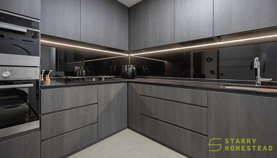 Modern Kitchen with Countertop and Kitchen Backsplash