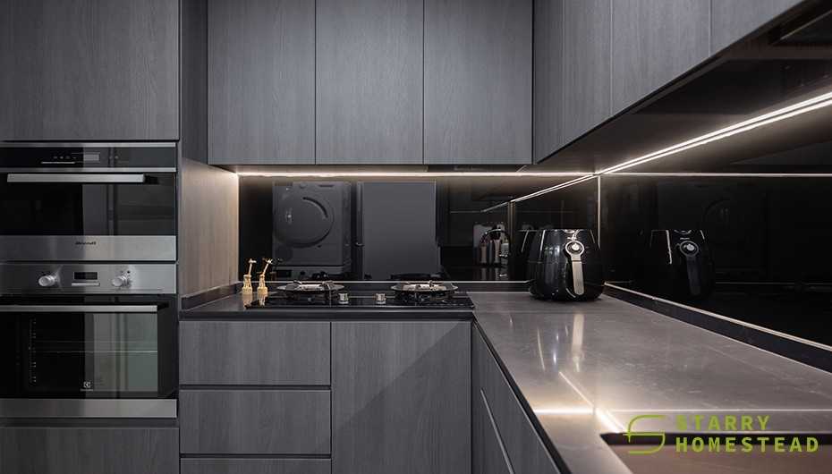 Modern Kitchen with Countertop and Kitchen Backsplash