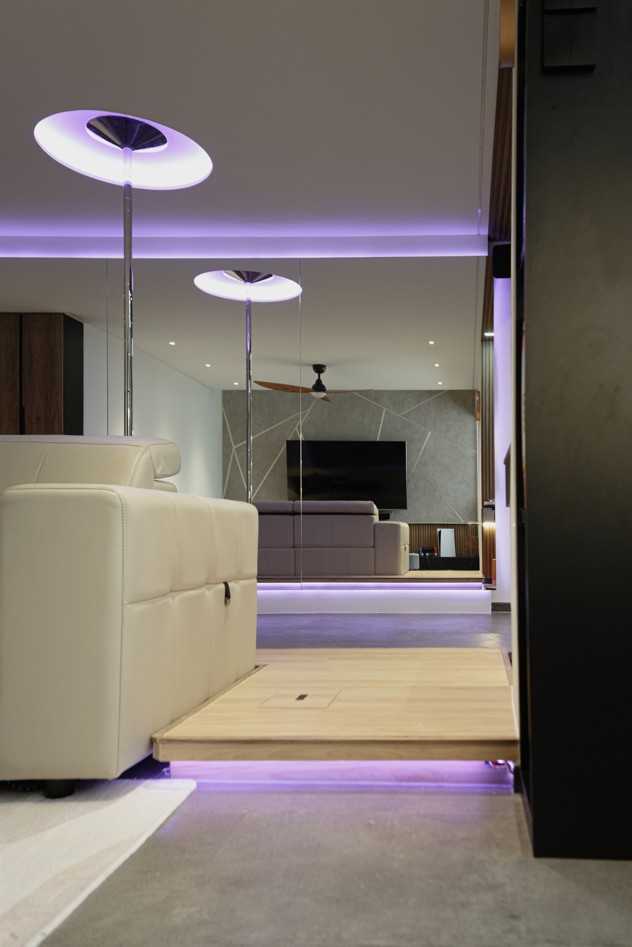Modern Living Room with Homogeneous Tiles and Wood Flooring