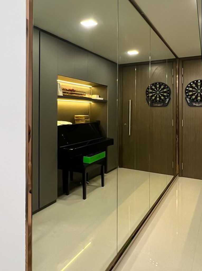Scandinavian Foyer with Mirror and Paintings