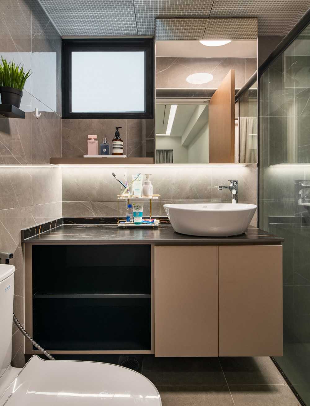 Contemporary Bathroom with Countertop and Homogeneous Tiles
