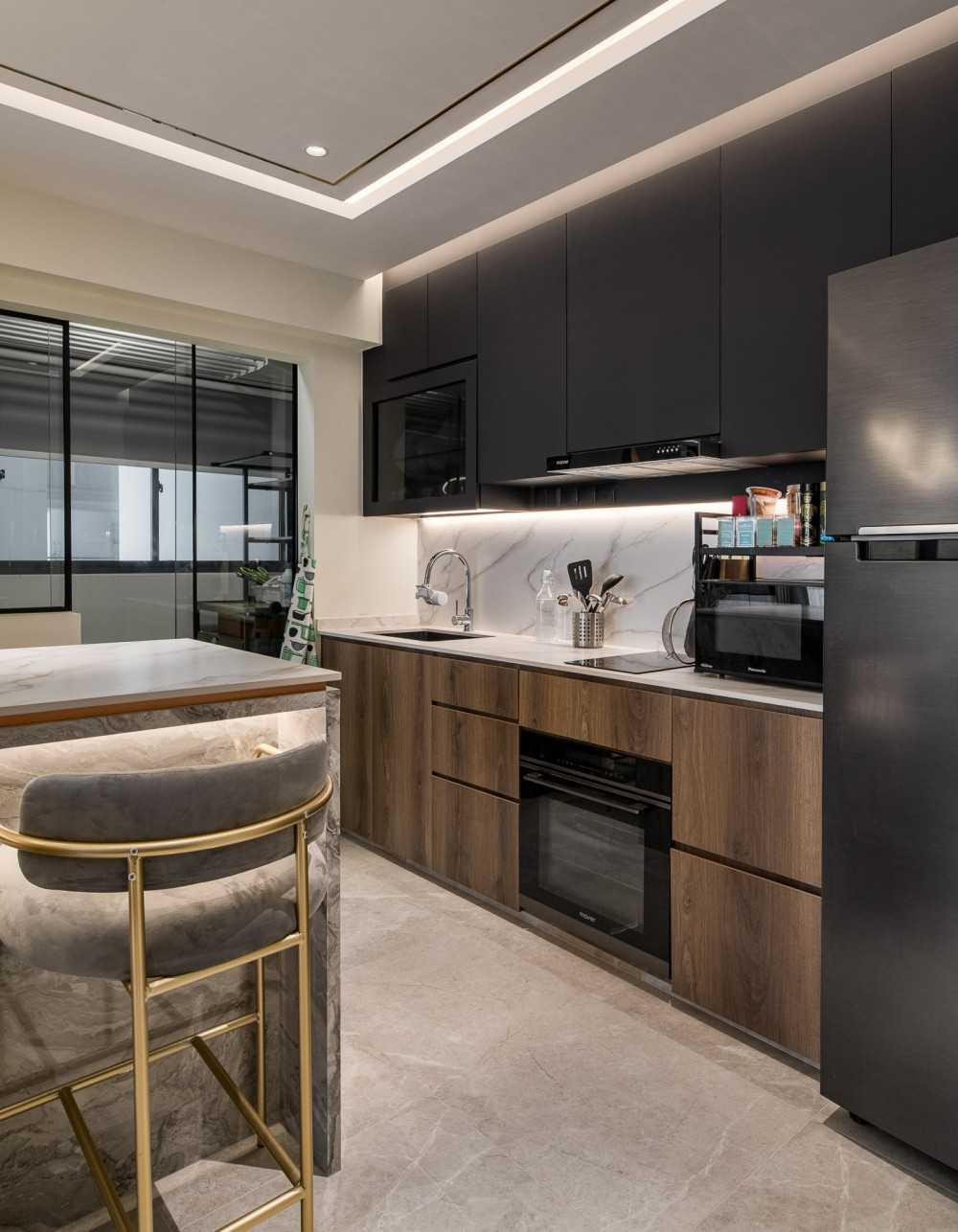 Contemporary Kitchen with Countertop and Kitchen Island