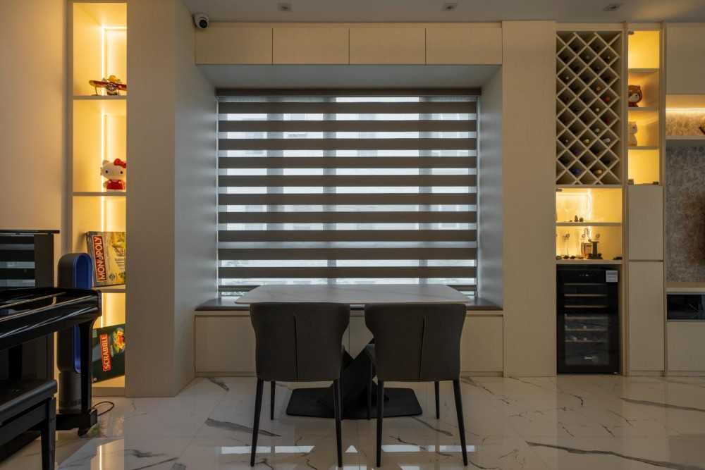 Modern Dining Room with Dining Table and Dining Chairs