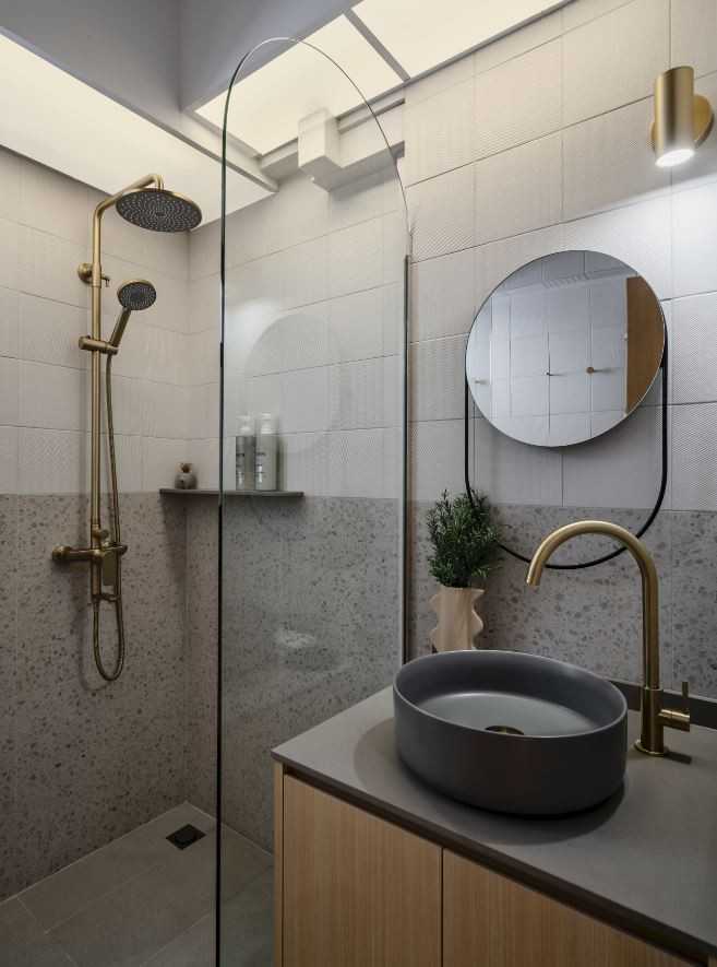 Scandinavian Bathroom with Countertop and Shower Screen