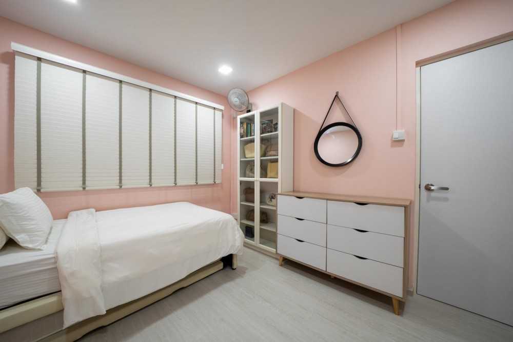Minimalist Bedroom with Vinyl Flooring and Marble Floor