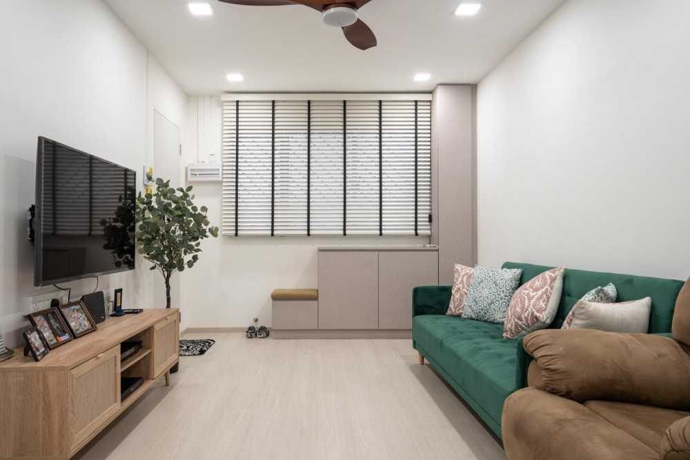 Minimalist Living Room with Settee and Vinyl Flooring