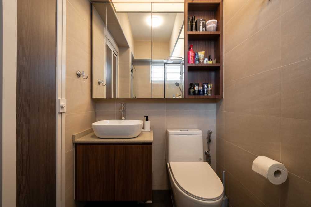 Scandinavian Bathroom with Parquet Floor and Mirror