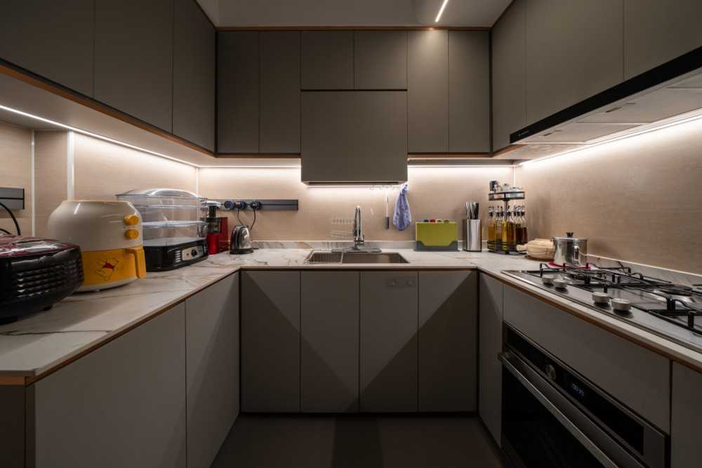 Asian Kitchen with Open Kitchen and Kitchen Backsplash