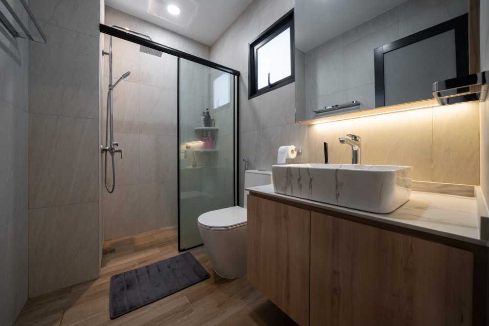 Modern Bathroom with Mirror and Bathroom Mirrors