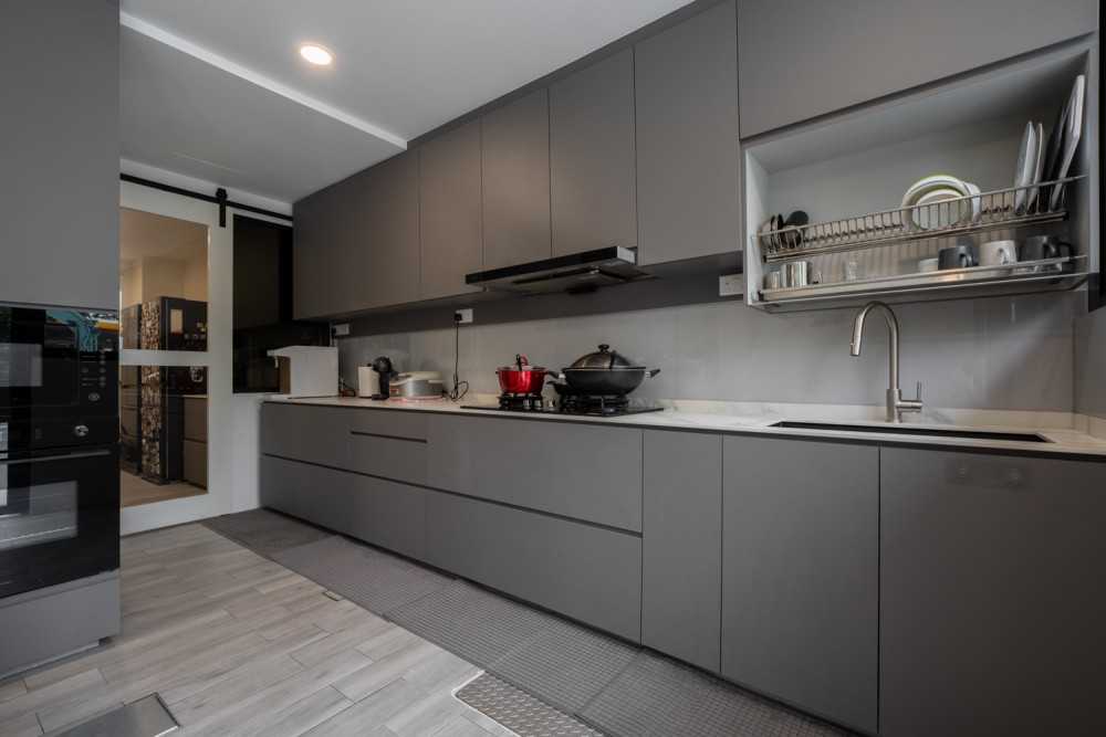 Modern Kitchen with Wood Flooring and Kitchen Window