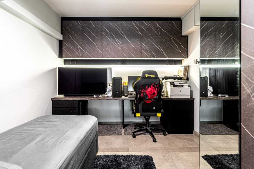 Contemporary Bedroom with Mirror and Wardrobe