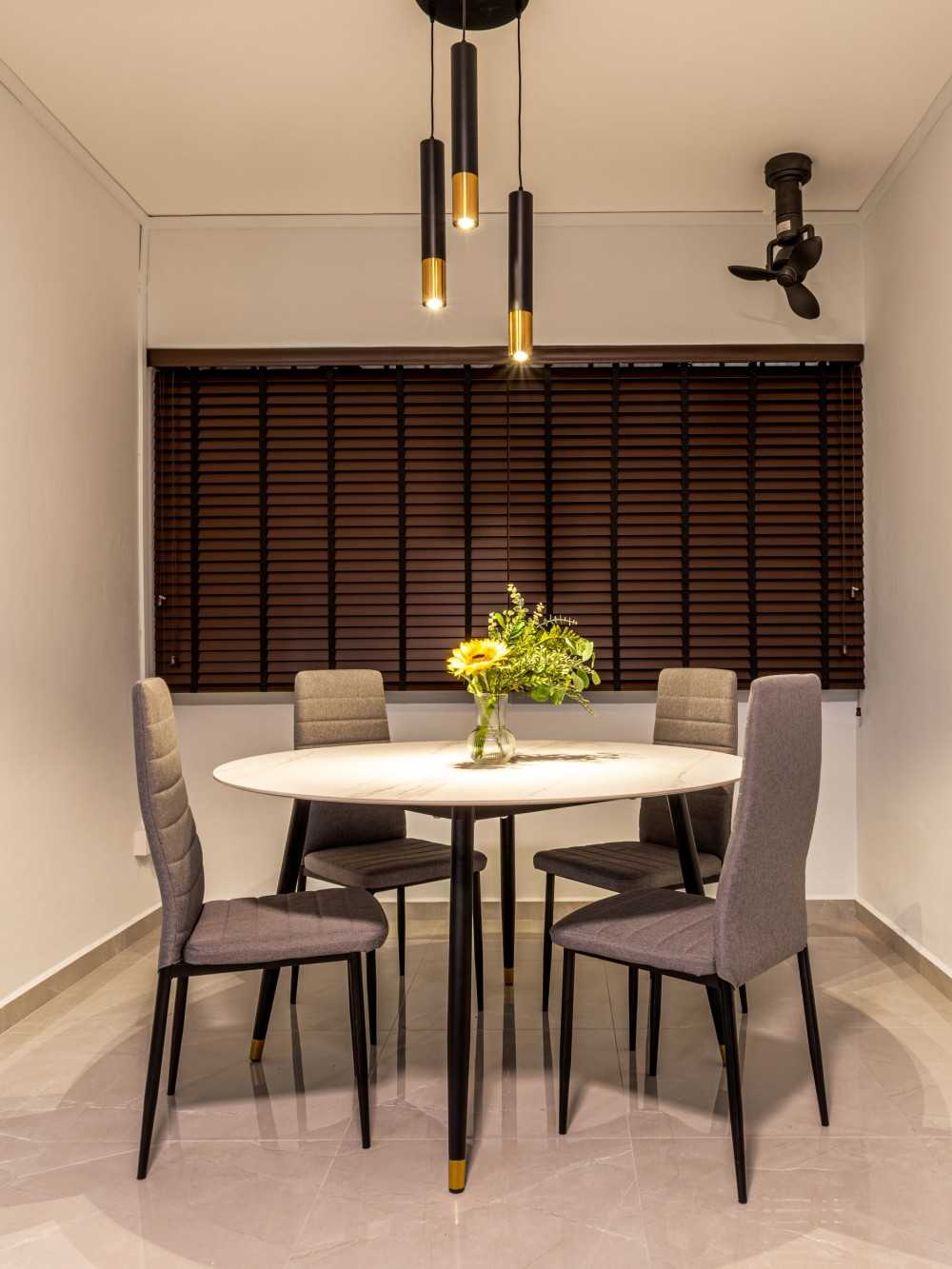 Modern Dining Room with Dining Table and Dining Chairs