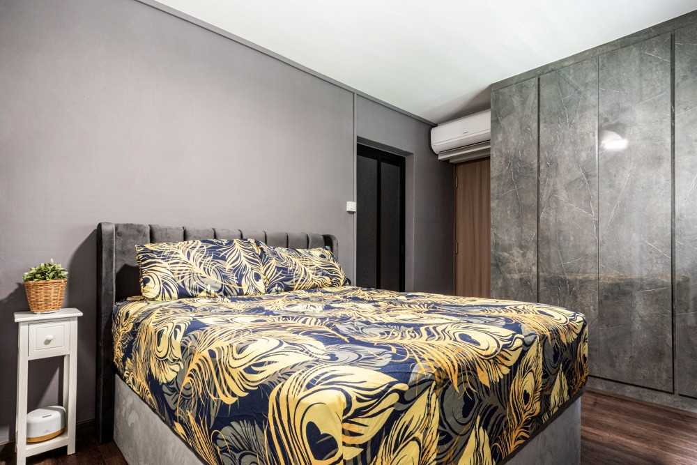 Modern Bedroom with Feature Wall and Wardrobe