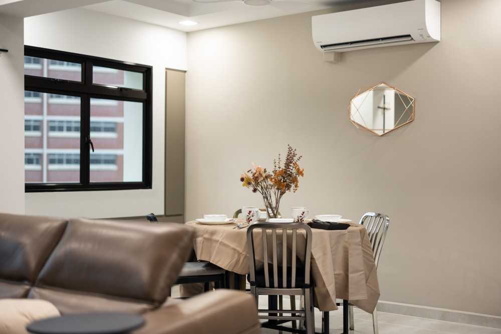 Modern Dining Room with Feature Wall and Mirror